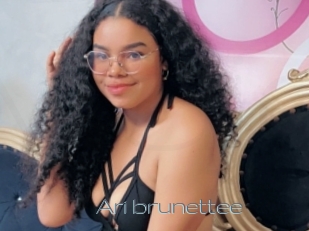 Ari_brunettee