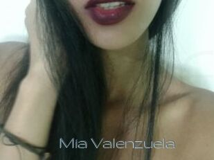Mia_Valenzuela