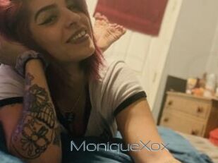 MoniqueXox