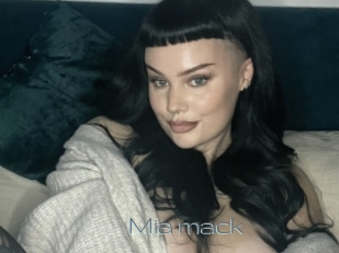 Mia_mack