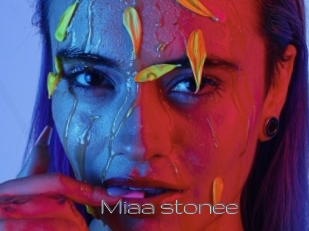 Miaa_stonee